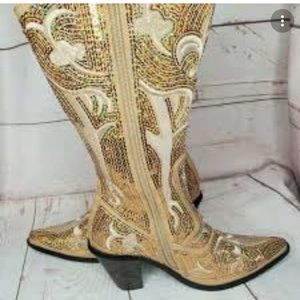 Helens heart boots size 8